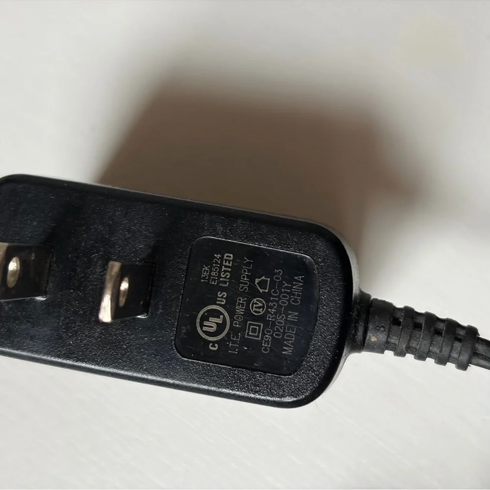 LG Tracfone 328BG Black Candybar Prepaid Cell Phone with Wall Charger